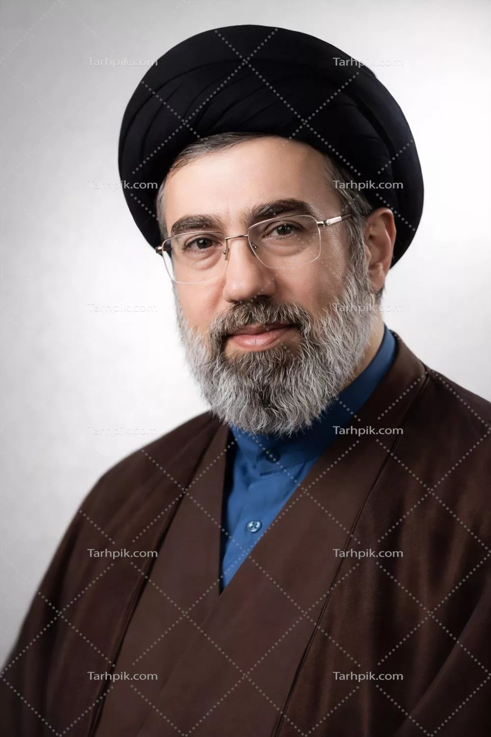 عکس آیت الله سید مجتبی خامنه ای در پس زمینه طوسی