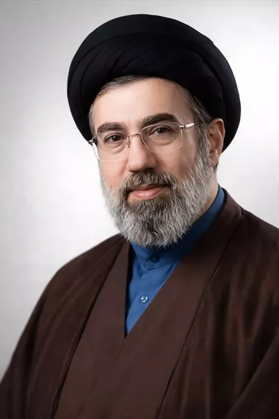 عکس آیت الله سید مجتبی خامنه ای در پس زمینه طوسی