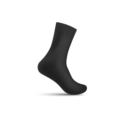 عکس دوربری مدل شSock مشکی و واقع‌گرایانه روی پای مانکن نامرئی