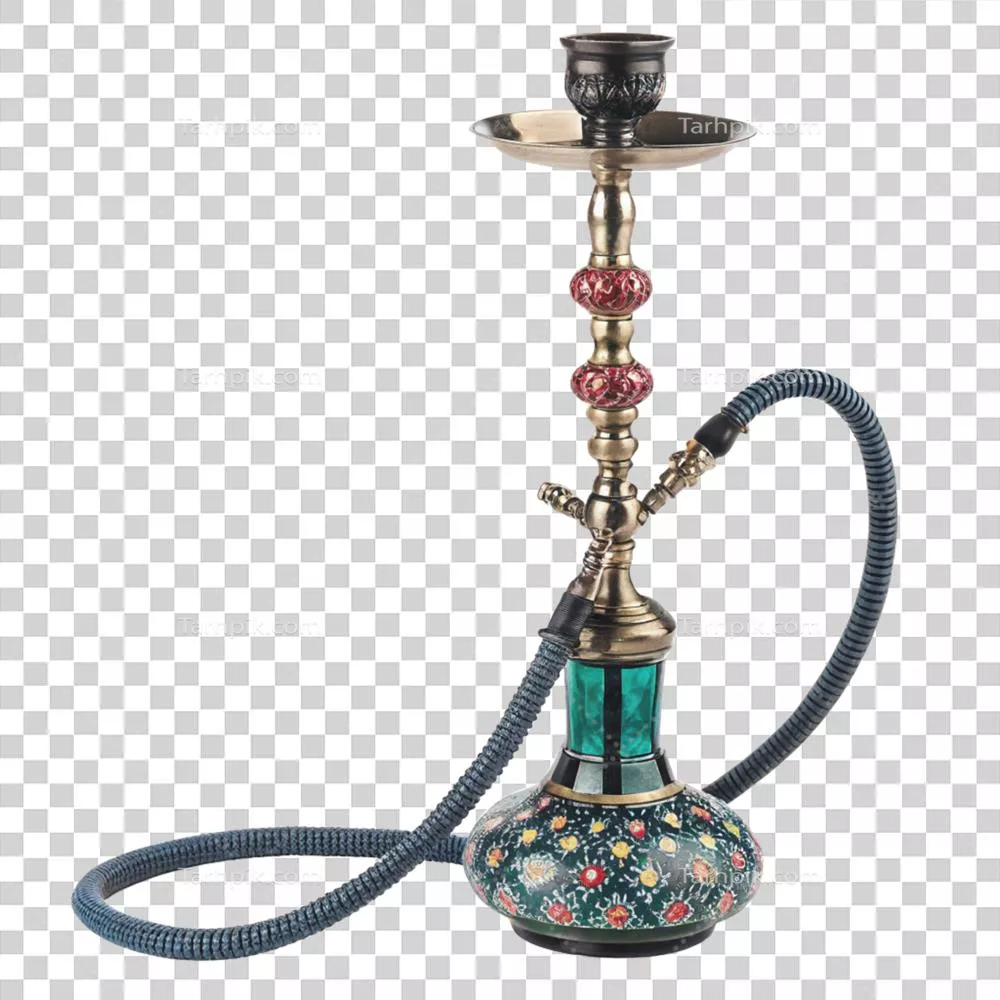 عکس دوربری شیشه قلیان زینتی و با شکوه با پایه فیروزهای و طرحهای گلدار و تزئینات برنجی