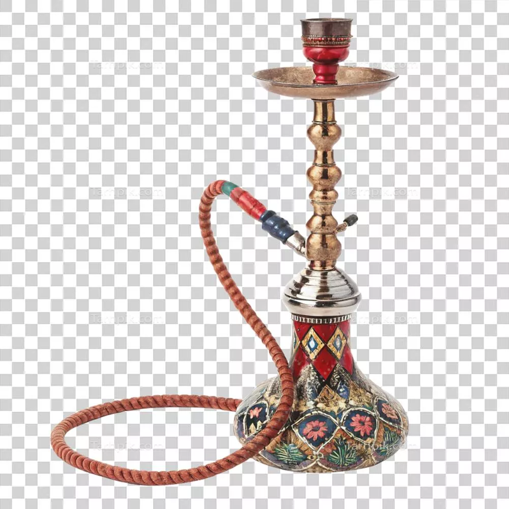 عکس دوربری شیشه رنگارنگ و تزئینی قلیان با طراحی پیچیده و شلنگ چوبی