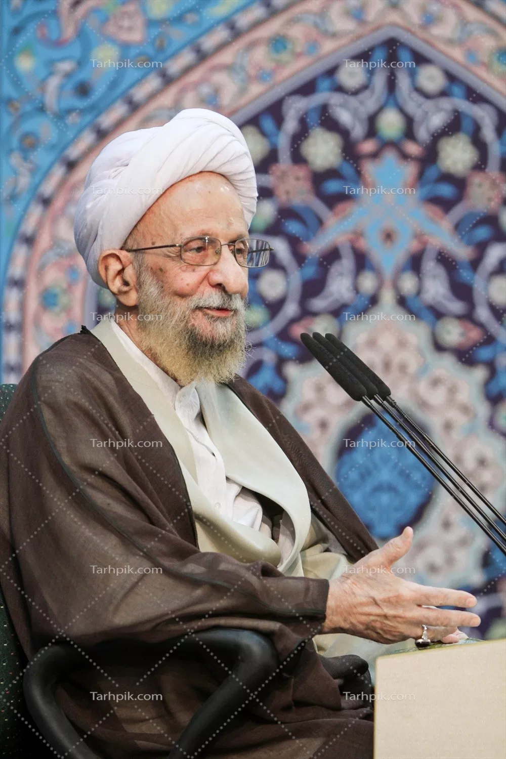 عکس آیتالله مصباح یزدی: چهرهای تأثیرگذار در اندیشههای علمی و دینی ایران