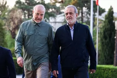 عکس مسعود پزشکيان و قالیباف: بررسی تعاملات سیاستمداران ایرانی در عصر حاضر