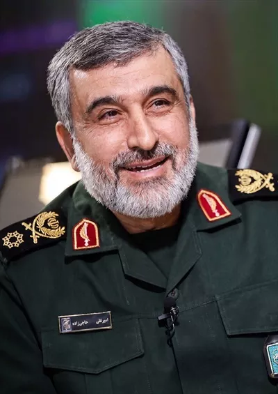 عکس شهید امیرعلی حاجی زاده: زندگی و مبارزات یک قهرمان ایرانی