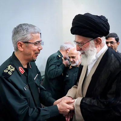 عکس دیدار آقای شهید ایران و شهید محمد باقری