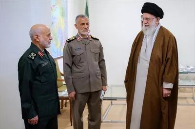 تصویر رهبر انقلاب شهید سید علی خامنه ای و سردار رشید