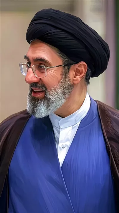 عکس مجتبی خامنهای، فرزند رهبر انقلاب اسلامی ایران و جایگاه سیاسی او