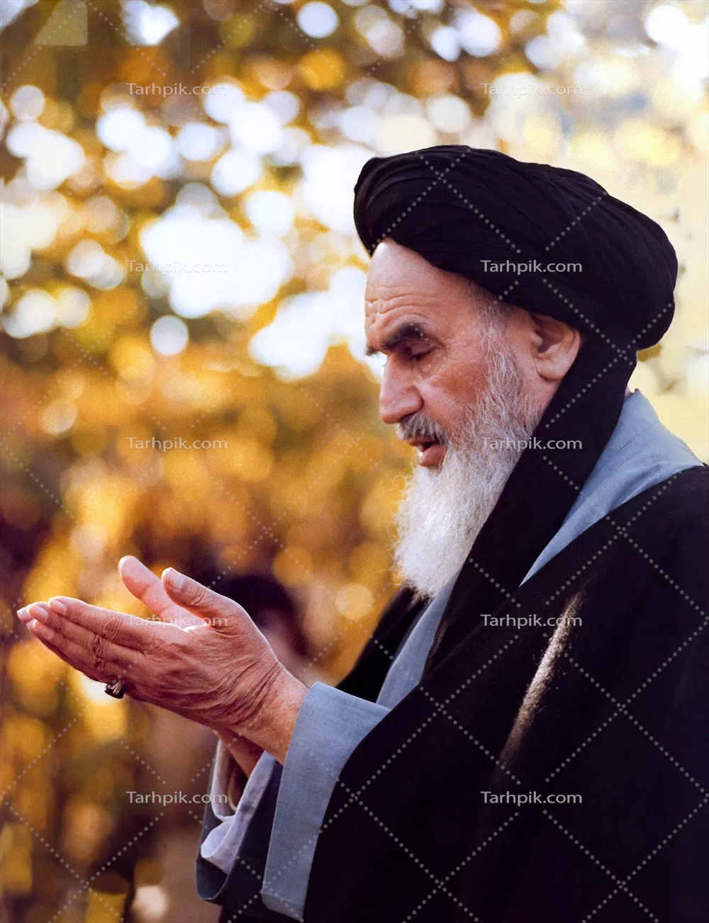 عکس حضرت امام در حال نماز خواندن