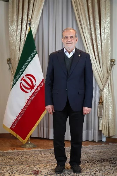 عکس دکتر پزشکان در کنار پرچم ایران ایستاده