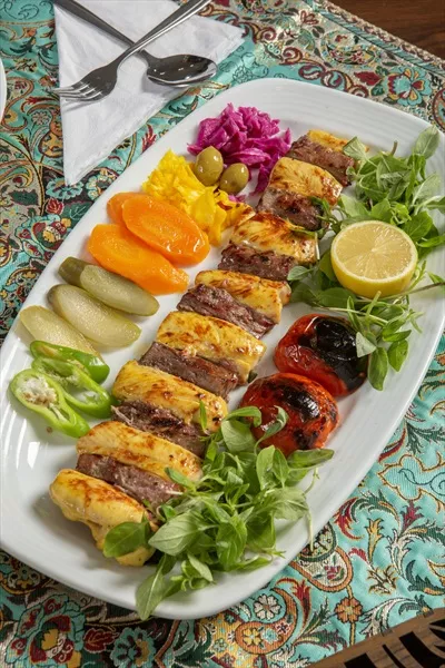 عکس کباب بختیاری: طعم لذیذ و منحصر به فرد کباب برای دوستداران غذاهای سنتی