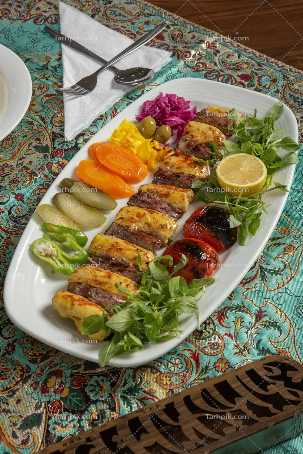 عکس کباب بختیاری با مخلفات