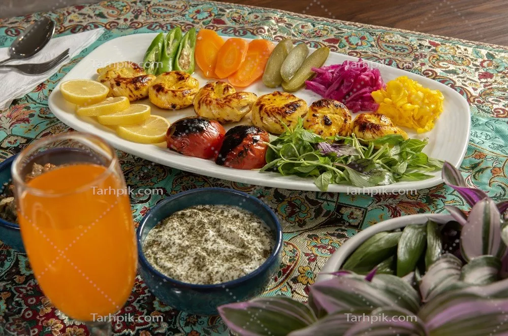 عکس جوجه حلزونی و مخلفات روی سفره