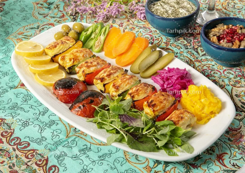 عکس جوجه کباب حلزونی روی سفره