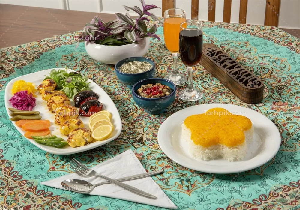 عکس میز غذای ایرانی با جوجه حلزونی و برنج کته