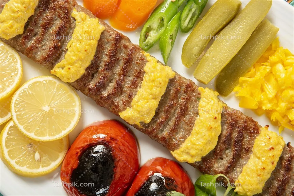 عکس کباب نگینی لذیذ و خوشمزه با طعم خاص و بینظیر و مخلفات کامل