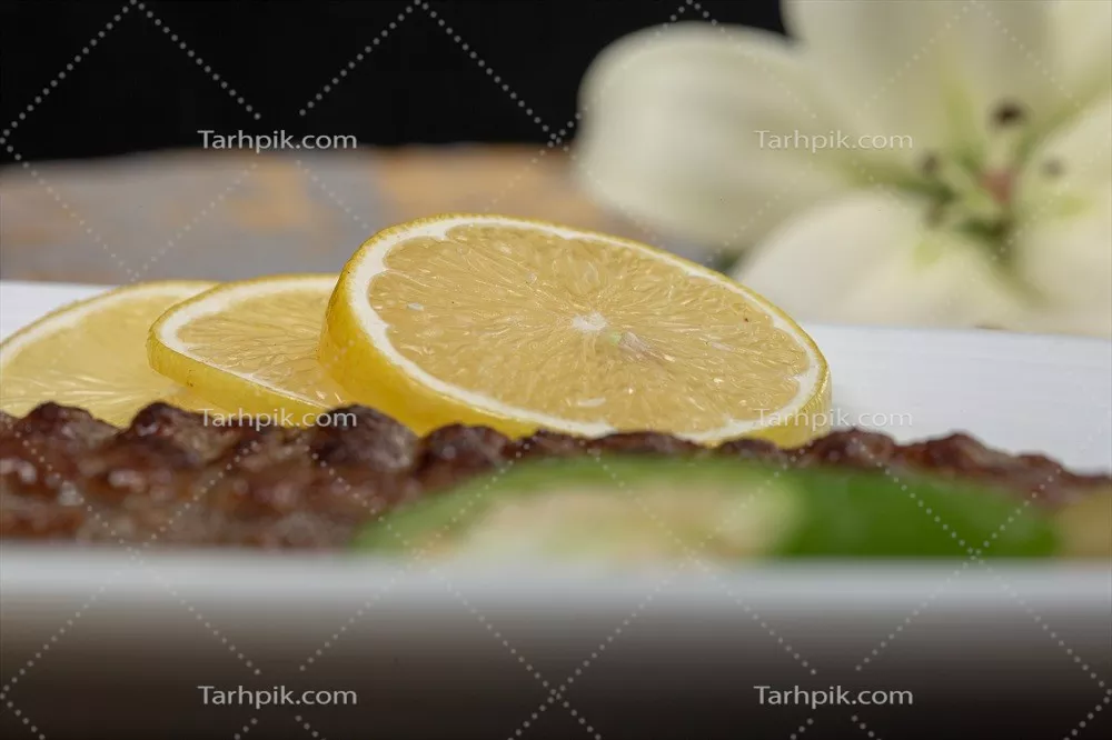 عکس کباب کوبیده با لیمو و گل