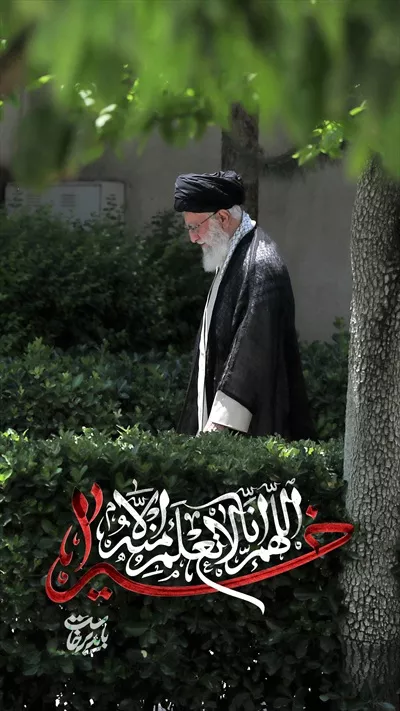 عکس آیت الله خامنه‌ای شهید با متن انا لا نعلم منه الا خیرا