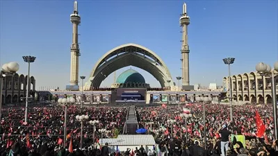عکس حضورمردم در مصلی تهران برای بدرقه رهبر شهید
