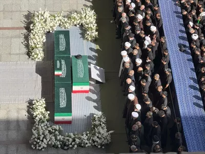 عکس نماز میت رهبر شهید