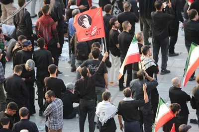 عکس حضورمردمدر مراسم نماز میت حضرت سید علی خامنه ای