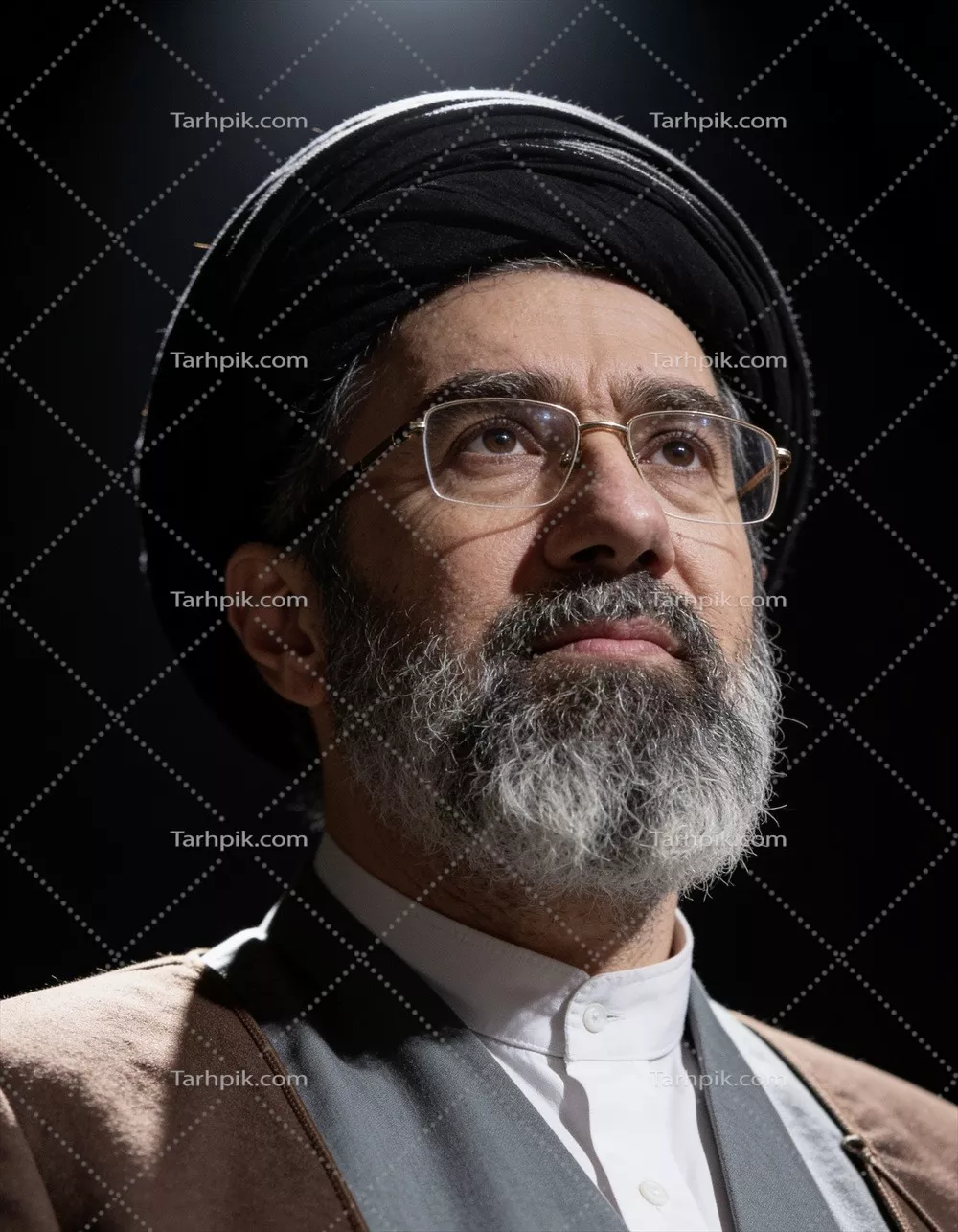عکس سید مجتبی خامنه‌ای: مقام معظم رهبری و نقش او در سیاست ایران