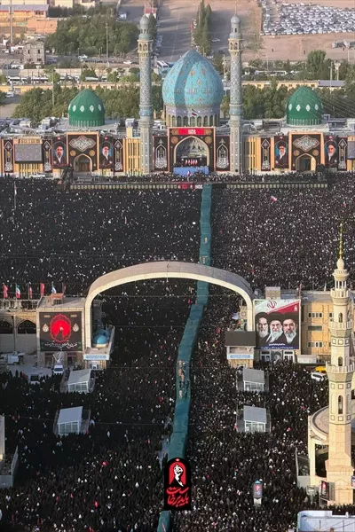عکس برپایی نماز میت در مسجد جمکران برای رهبر شهید ایران