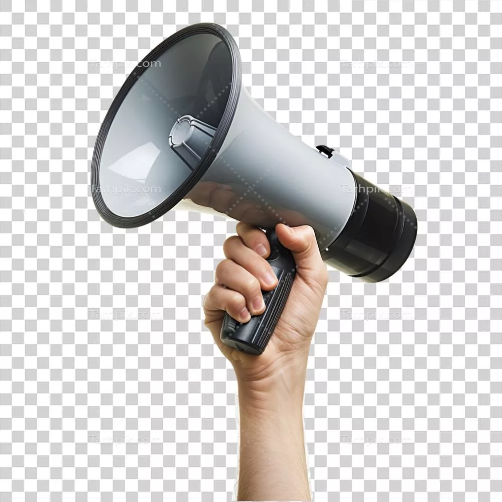 عکس دوربری دست انسان در حال نگه داشتن دایره صدا بر روی بک گراند شفاف