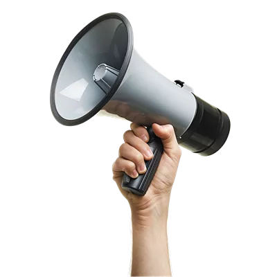 عکس دوربری دست انسان در حال نگه داشتن دایره صدا بر روی بک گراند شفاف