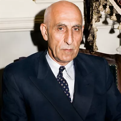 عکس دکتر محمد مصدق: تاریخچه و تاثیرات او در سیاست ایران