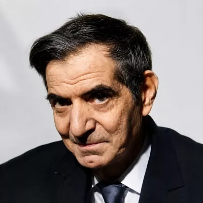 عکس زیبای شهریار: یادگاری از شاعر بزرگ ایرانی