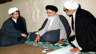 عکس اکبر هاشمی رفسنجانی در دیدار با امام خمینی