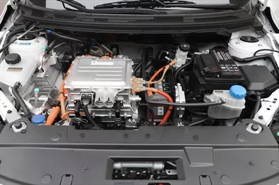 عکس نمای جانبی موتور ماشین برقی e70