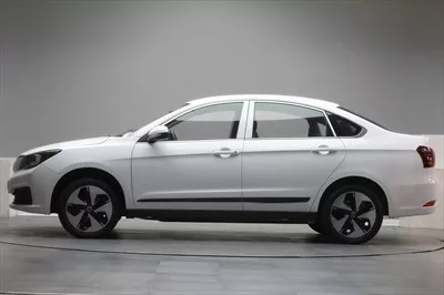 عکس نمای جانبی خودروی دانگ فنگ E70 