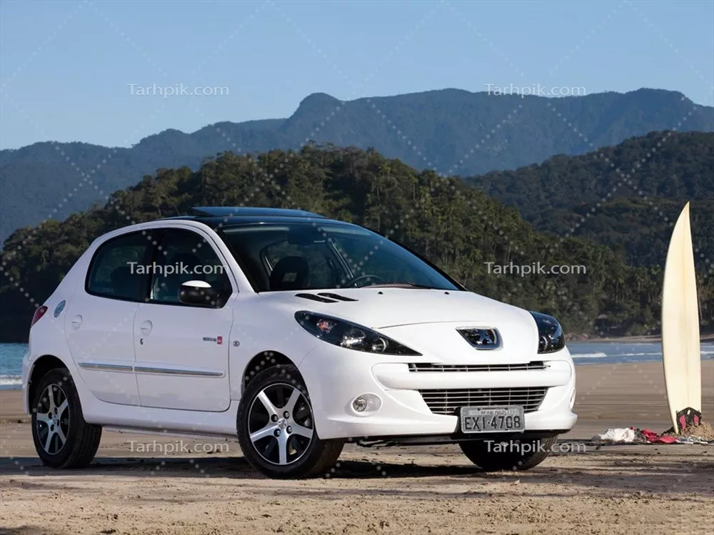تصویری از پژو ۲۰۷ سفیدی که در کنار ساحل پارک شده است