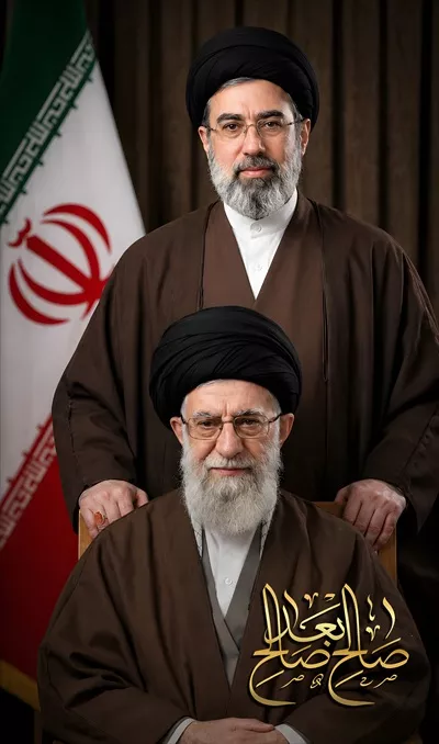 عکس سید مجتبی خامنهای و امام خامنه‌ای صالح بعد صالح انقلاب اسلامی ایران