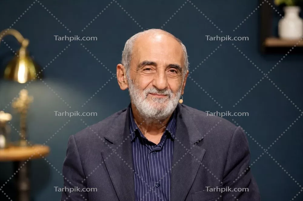عکس حسین شریعتمداری مدیر کیهان با تصویر رسمی
