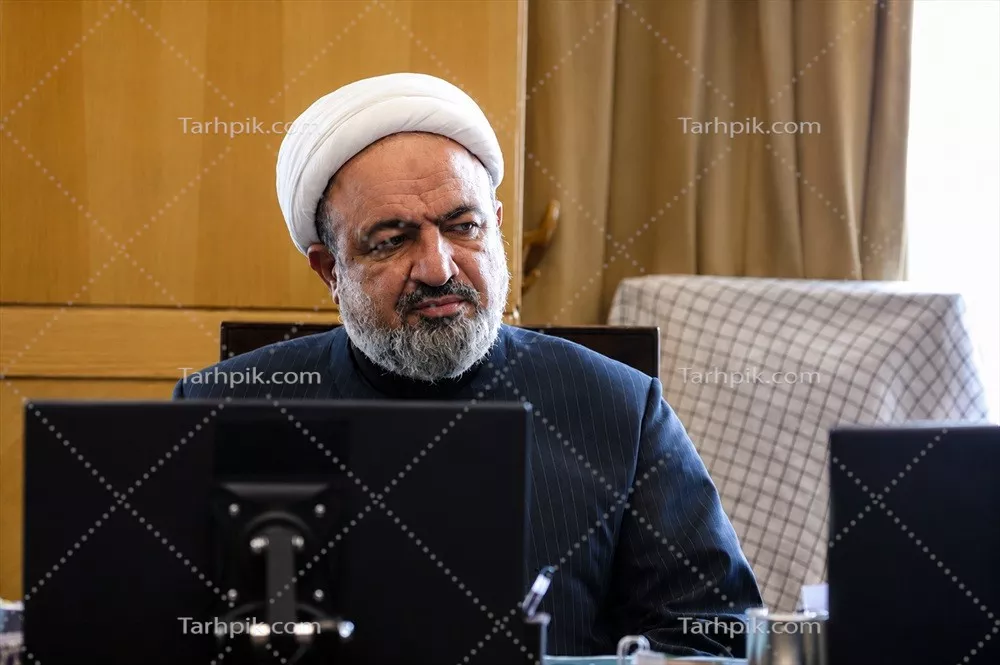 عکس حمید رسایی در دفتر کار با تصویر واضح