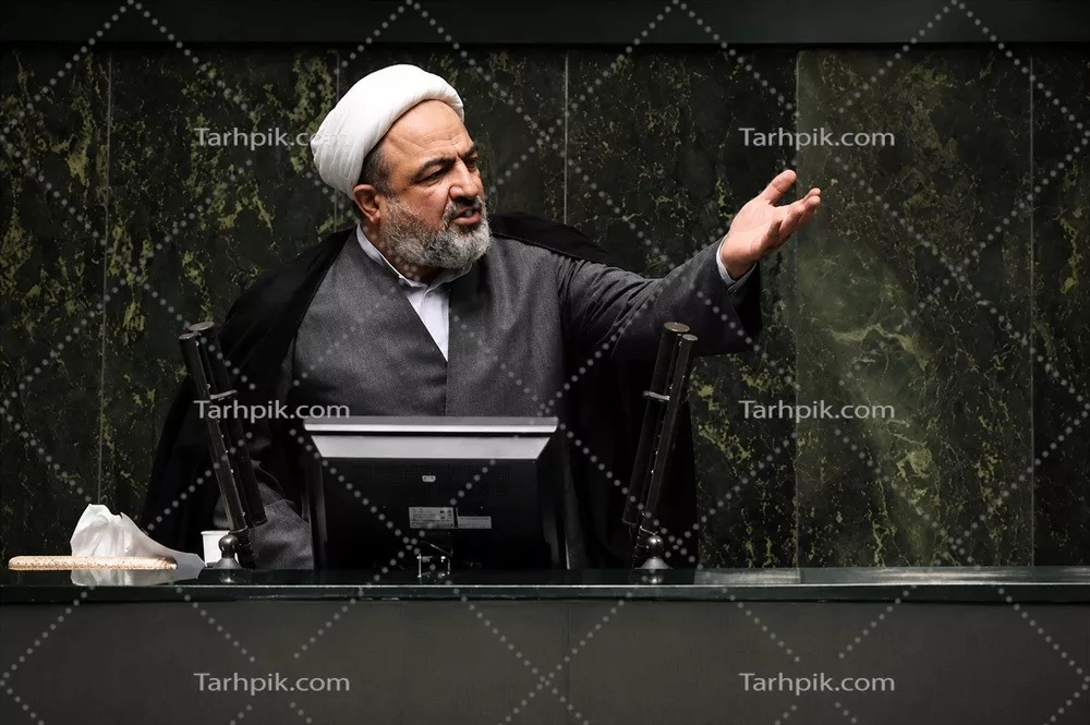 عکس حمید رسایی در صحن مجلس با کیفیت بالا