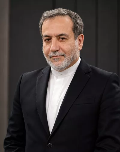 عکس پرتره سید عباس عراقچی با کیفیت بالا و طراحی زیبا