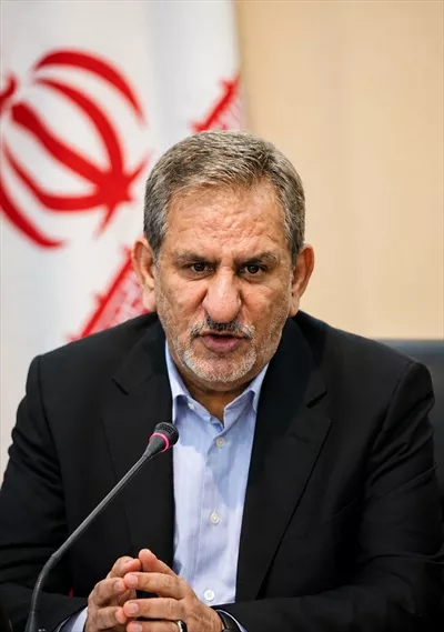 عکس اسحاق جهانگیری کنار پرچم ایران برای نمایش هویت ملی