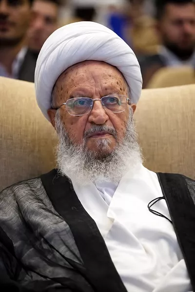 عکس آیت الله مکارم شیرازی با کیفیت مناسب برای استفاده در طراحی