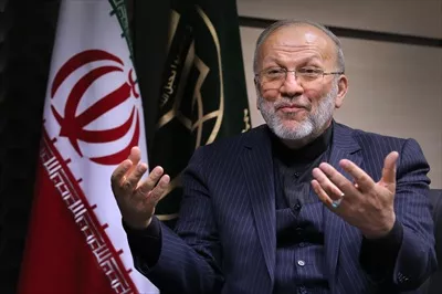 عکس دکتر منوچهر متکی در یک کنفرانس خبری
