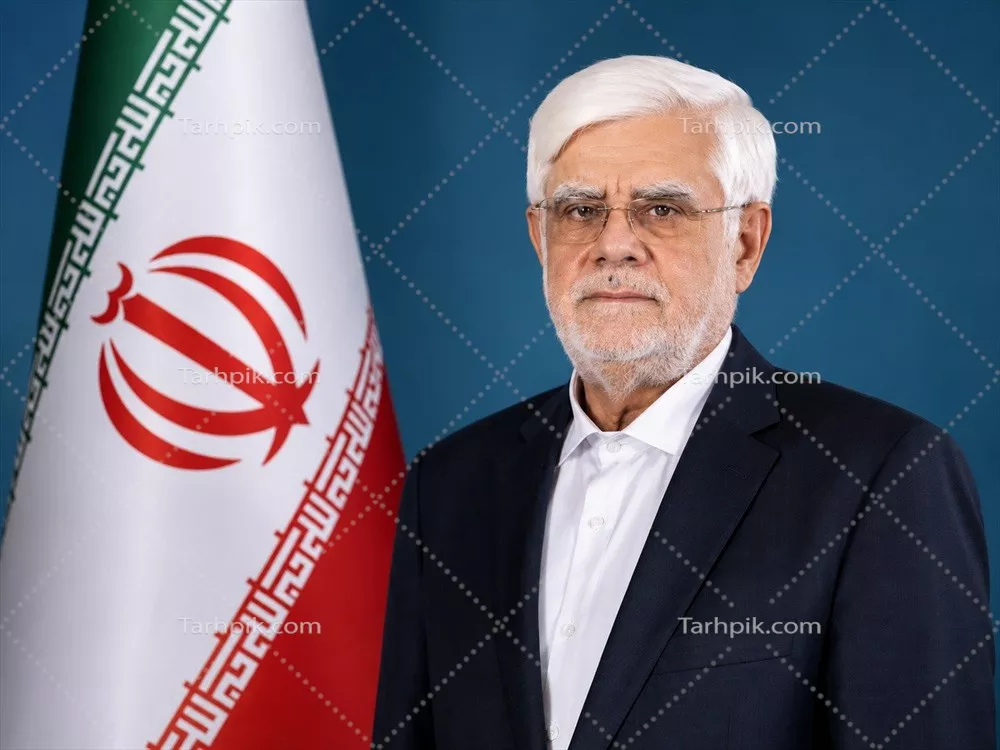 عکس محمدرضا عارف کنار پرچم ایران با کیفیت بالا