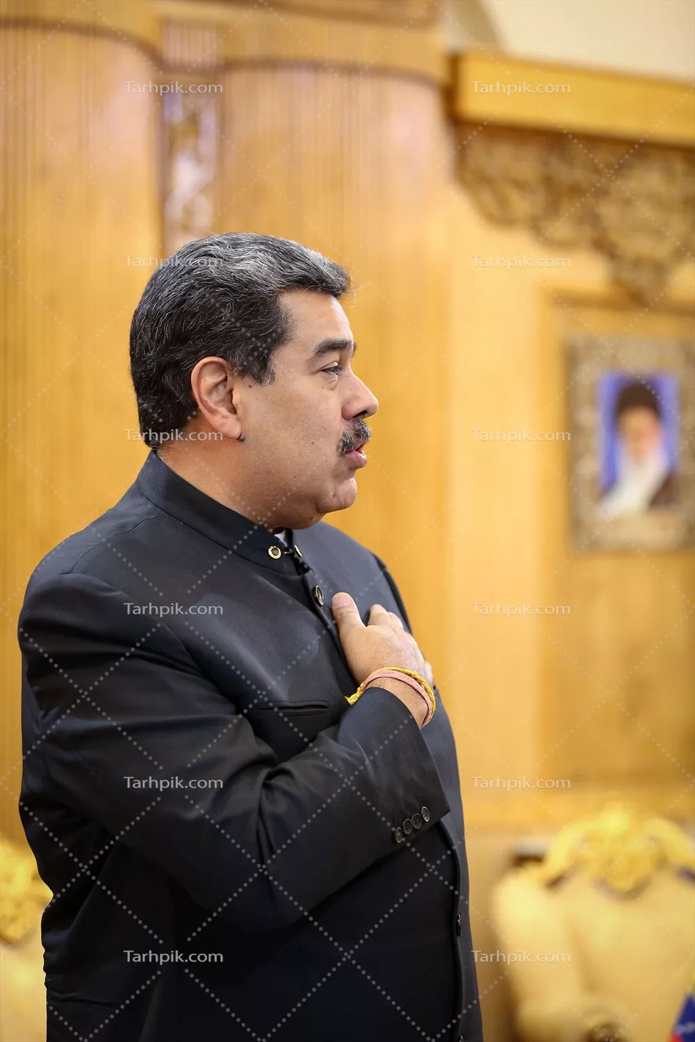 عکس نیکولاس مادورو در حال ادای احترام با کیفیت بالا