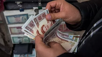 عکس شمارش پول قدیمی و یادآوری خاطرات