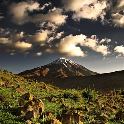 عکس نمای زیبای کوه دماوند در فصل بهار و زیبایی های طبیعی آن