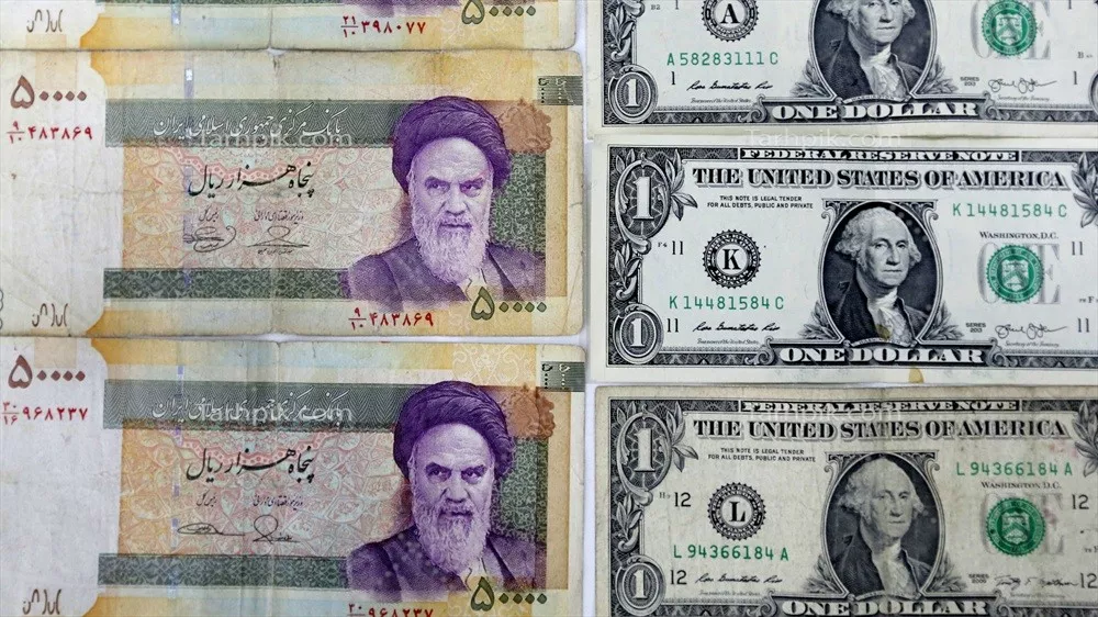 عکس یک دلاری و پنجاه هزار ریالی با تصاویری از اسکناس های ایرانی