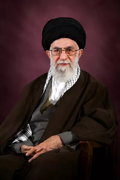 عکس آیت الله امام شهید سید علی خامنه ای و تأثیرات ایشان بر ایران
