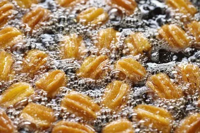 عکس بامیه در حال پخت با عطر و طعم دلپذیر