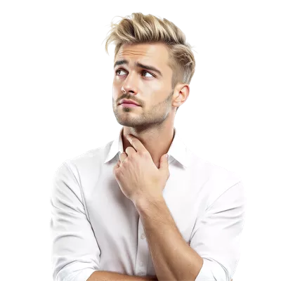 عکس دوربری مردی با موهای بلوند و پیراهن سفید در حالتی جذاب